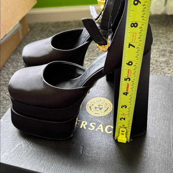 Shoes - Picture 5 of 7